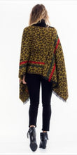 Poncho trendy leopard accent stripped print