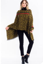 Poncho trendy leopard accent stripped print