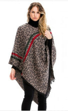 Poncho trendy leopard accent stripped print